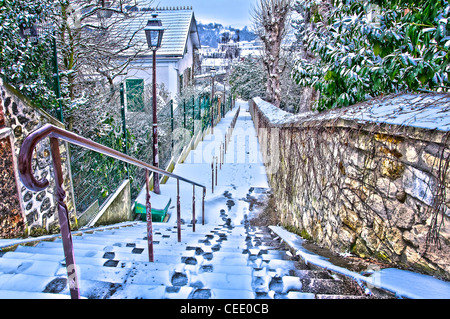 Romantische Stadtbild Schnee - Sèvres bei Paris (Frankreich) Stockfoto