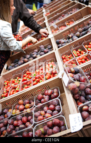 Obst stall Richmond Farmers market Stockfoto