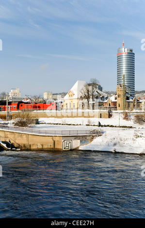 Ufer des Flusses Saale vor Jentower, Jena, Thüringen, Deutschland, Europa Stockfoto