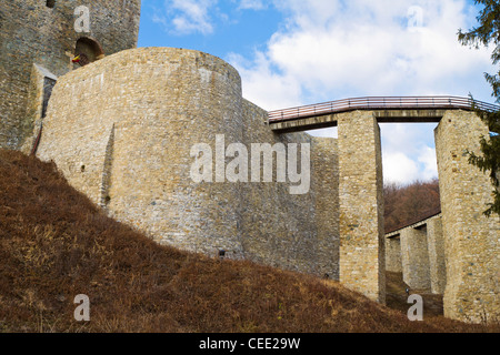 Ruinen eines alten Schlosses in Osteuropa Stockfoto
