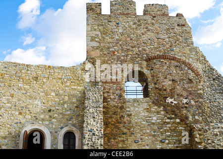 Ruinen eines alten Schlosses in Osteuropa Stockfoto