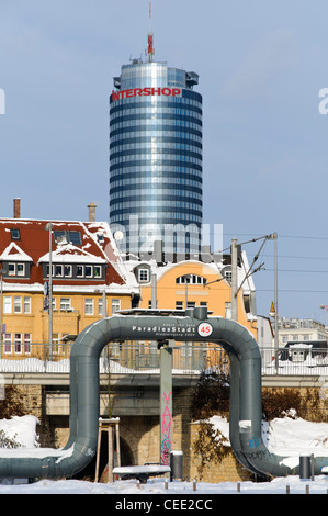 Fernwärme Rohr vor Jentower, Jena, Thüringen, Deutschland, Europa Stockfoto