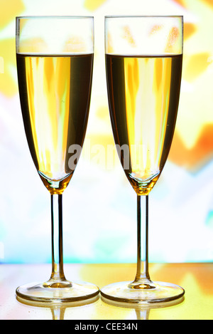 Champagner und Urlaub Lichter im Hintergrund Stockfoto