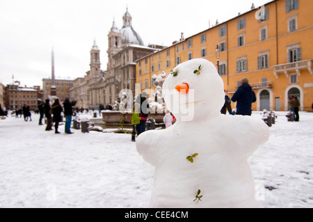 Schneemann auf der Piazza Navona, Rom Italien Stockfoto