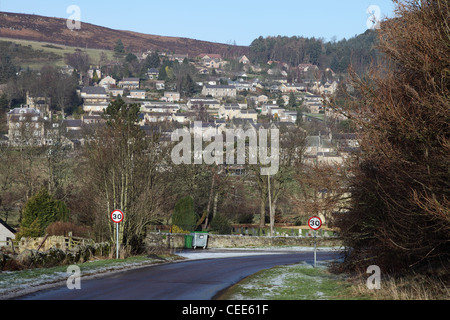 30 mph Schilder am Eingang der Stadt Rothbury North East England Großbritannien Stockfoto