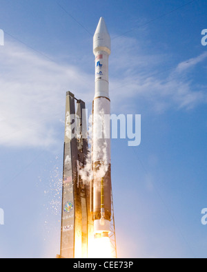 Eine Atlas V-Rakete der United Launch Alliance startete am 8. September 2009 vom Space Launch Complex-41 auf der Cape Canaveral Air Force Station in Florida. Stockfoto