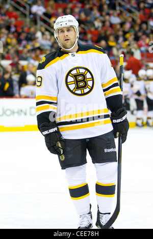 Boston Bruin Rich Peverley - Carolina Hurricanes Niederlage den Boston Bruins 4-2 in der NHL im RBC Center Stockfoto