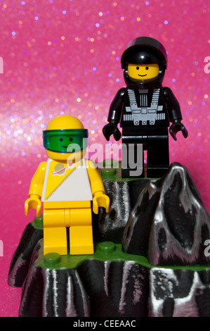 LEGO-Astronauten auf dem Mond Stockfoto