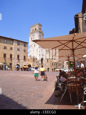 Piazza Della Cisterna, San Gimignano, Provinz Siena, Toskana Region, Italien Stockfoto