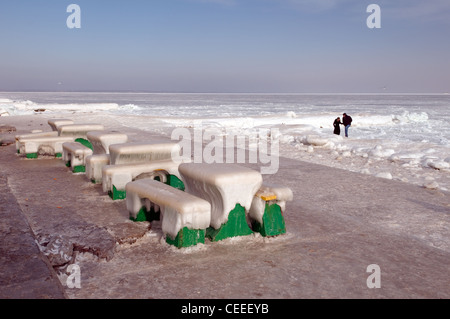 Gefrorene Cafe, ein seltenes Phänomen, Odessa, Ukraine, Osteuropa. Stockfoto