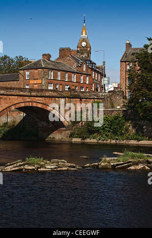 Fluß Annan, Annan Brücke und Rathaus, Dumfries und Galloway Stockfoto