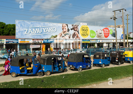 Auto-Rikschas im Ubungo Busbahnhof in Daressalam / Tansania Stockfoto