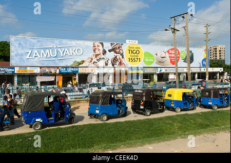 Auto-Rikschas im Ubungo Busbahnhof in Daressalam / Tansania Stockfoto