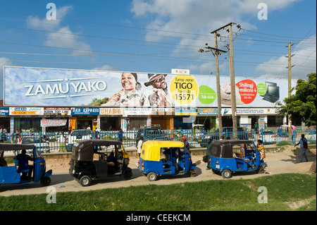 Auto-Rikschas im Ubungo Busbahnhof in Daressalam / Tansania Stockfoto