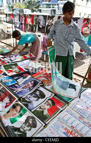 Plakat-Verkäufer, Yangon, Birma (Myanmar), Süd-Ost-Asien Stockfoto