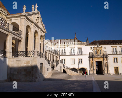 Pateo Das Escolas, Via Latina und Porta Ferrea an der Universität von Coimbra, Portugal Stockfoto