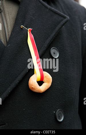 Bewohner zu sammeln für das jährliche Frühlingsfest der Krakelingen in der flämischen Dorf Geraardsbergen, Belgien Stockfoto