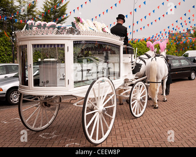 Horse Drawn Beerdigung Beförderung im Sikh-Tempel in Hounslow London Stockfoto