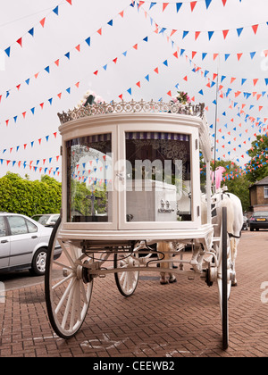 Horse Drawn Beerdigung Beförderung im Sikh-Tempel in Hounslow London Stockfoto