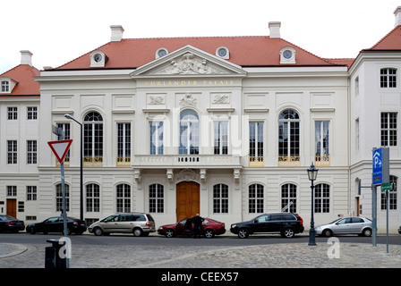 Historisches Gebäude Kurlaender Palais in Dresden nach der Rekonstruktion. Stockfoto