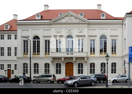 Historisches Gebäude Kurlaender Palais in Dresden nach der Rekonstruktion. Stockfoto