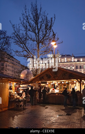 Budapest Ungarn Weihnachtsmarkt Vorosmarty Platz Stockfoto