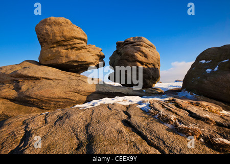 Nationalpark Peak District Wain Stones bekannt als Kissing Stones Bleaklow Dark Peak District Nationalpark Derbyshire England GB Europa Stockfoto