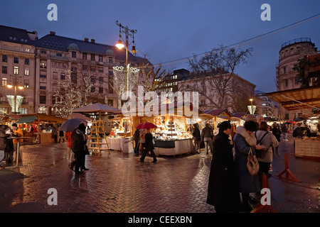 Budapest Ungarn Weihnachtsmarkt Vorosmarty Platz Stockfoto