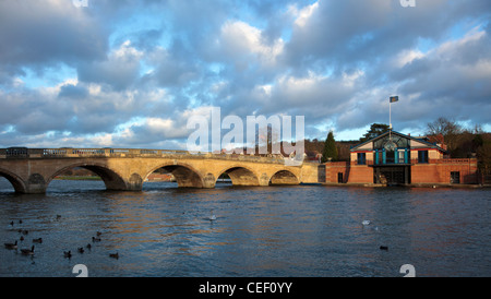 Brücke über den Fluss Themse in Henley on Thames-Oxfordshire-England-UK Stockfoto