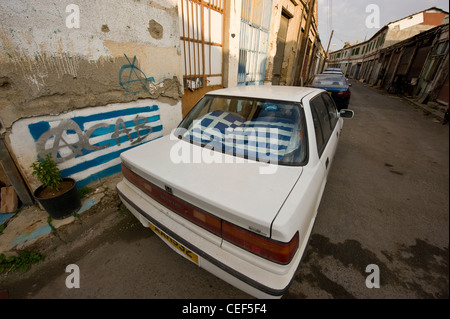 Nikosia - Lokal namens Lefkosia - die Hauptstadt von Zypern, die grüne Linie, die Teilung der Stadt, von der griechischen Seite gesehen. Stockfoto