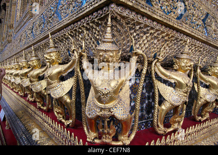 Externe Dekorationen des Ubosoth (Tempel des Smaragd-Buddha) Wat Phra Kaew, The Grand Palace Bangkok. Thailand. Stockfoto