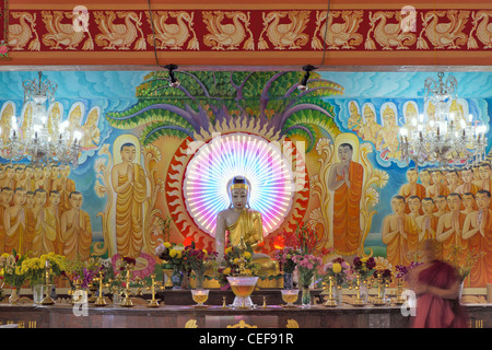 Buddha Altar innen Mangala Vihara buddhistischen Tempel in Singapur Stockfoto