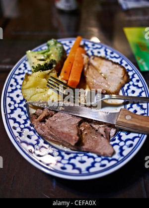 Gebratenes Lamm Abendessen. Traditionellen englischen Sonntagsessen Stockfoto