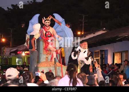 La Quema del Diablo... Brennen mit dem Teufel, Guatemala. Stockfoto