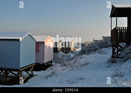 Außergewöhnlich langen, kalten Winter in England 2011-2012 mit West Norfolk Strände und Seen unter Eis und Schnee Stockfoto