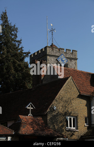 Ein Blick auf St.-Martins Kirche und High Street in Ruislip, London Borough of Hillingdon Stockfoto