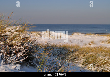 Außergewöhnlich langen, kalten Winter in England 2011-2012 mit West Norfolk Strände und Seen unter Eis und Schnee Stockfoto