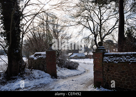 Außergewöhnlich langen, kalten Winter in England 2011-2012 mit West Norfolk Strände und Seen unter Eis und Schnee Stockfoto