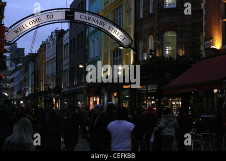 einen niedrigen Licht Blick entlang der Carnaby Street in London Stockfoto