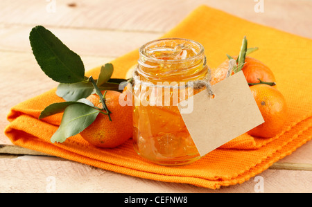 Orangenkonfitüre hausgemachte Marmelade in ein Glas Stockfoto