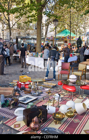 Flohmarkt, Place des Abbesses, Montmartre, Paris - Frankreich Stockfoto