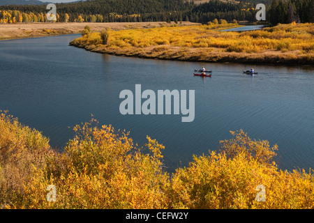 Kajakfahrer am Snake River, Herbstfarben, Grand-Teton-Nationalpark, Wyoming Stockfoto