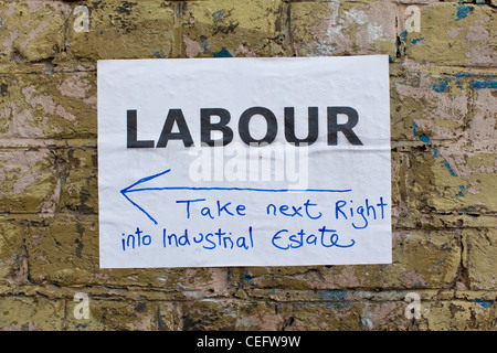 Arbeitsrechtlichen Schild Fremdfirmen Handbuch wohin arbeitest du für Industriegelände, Hackney Wick, East London, UK Stockfoto