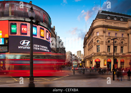 England, London, Piccadilly Circus. Piccadilly Circus befindet sich in der Londoner West End in der City of Westminster Stockfoto