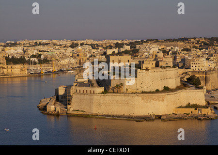 Fort Sant Angelo im Abendlicht betrachtet aus der Upper Barracca Gardens Stockfoto