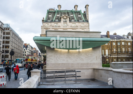 Neue Unterkunft, Green Park Tube Station, Piccadilly, London, England, UK, Europa, mit Portland (Naturstein) Verkleidung Stockfoto