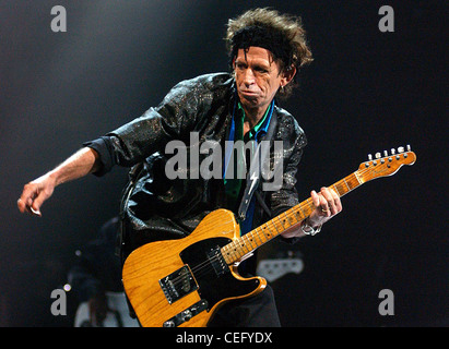 Keith Richards führt mit den Rolling Stones im TD Garden in Boston, Massachusetts. Stockfoto