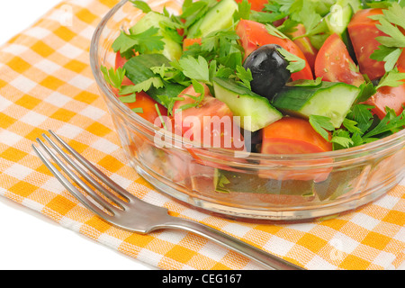 Gemischter Salat mit frischem Gemüse in Glasplatte Mazedonisch Stockfoto