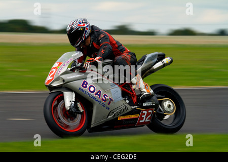 Ein Foto von einer Ducati 848 auf Castle Combe Circuit racing Stockfoto