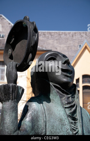 Detail der "Saltimbanques" (Jongleur) Benedicte Weis in das Hotel du Théâtre (Theaterplatz) in Luxemburg, Luxemburg. Stockfoto